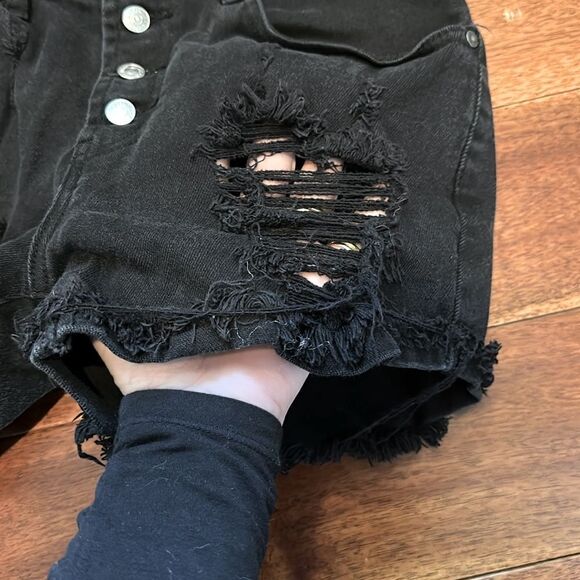 Almost Famous Black Distressed Women's Shorts Size 7 - Picture 3 of 6